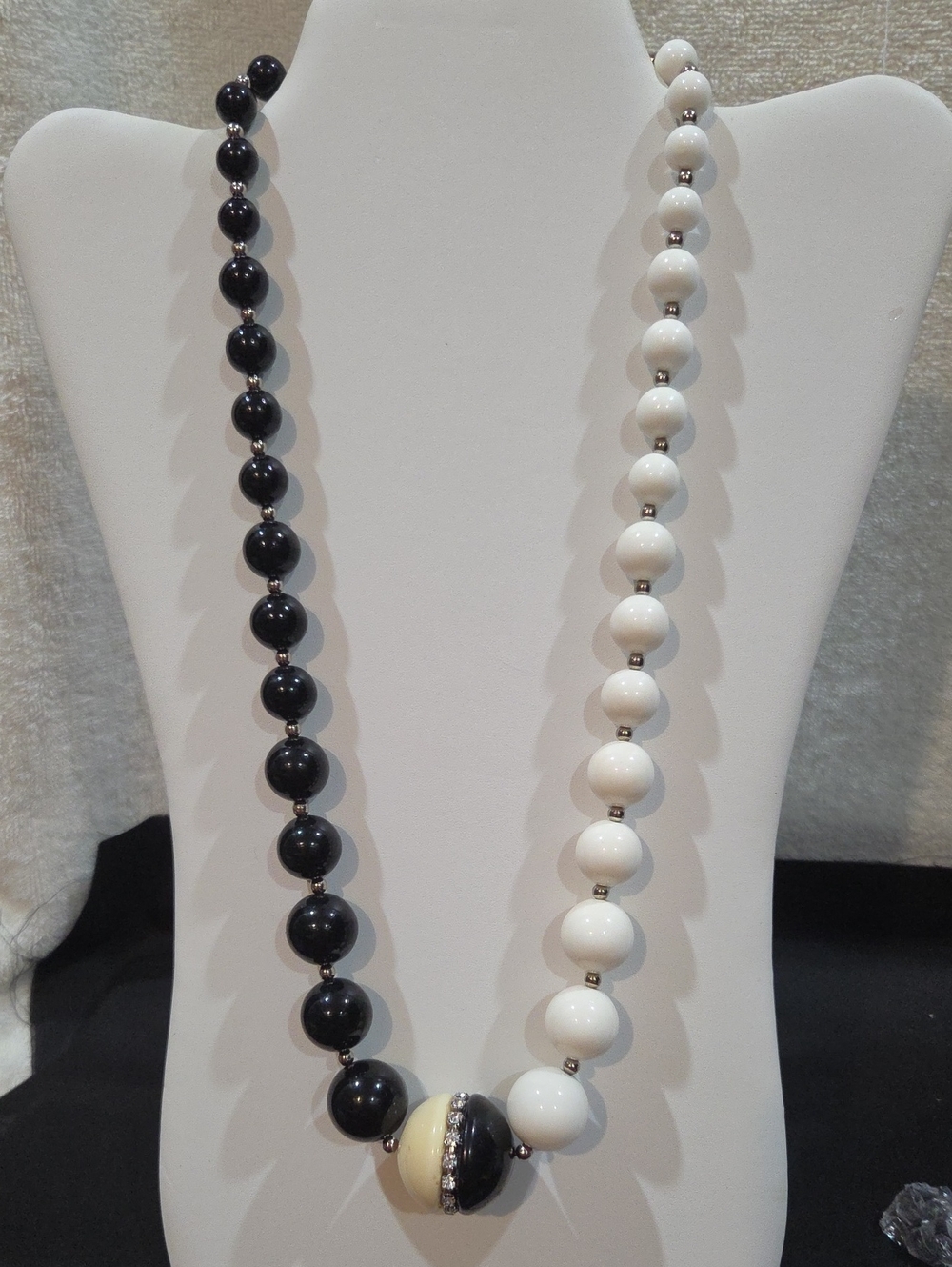 BEADED STATEMENT NECKLACE